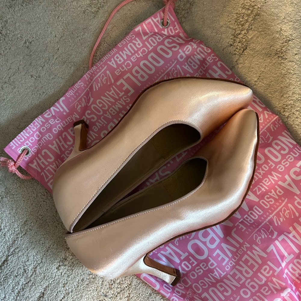 Dance shoes-flesh tone